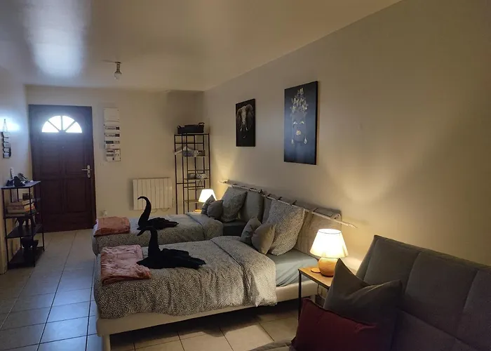 Au Pied Du Chateau