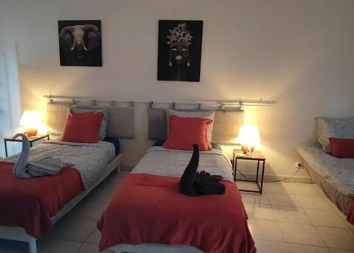 Au Pied Du Chateau